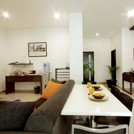 ג'קרטה Omah Dasar Hotel מראה חיצוני תמונה
